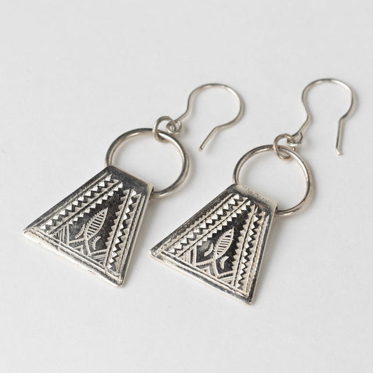 Earrings trapezoid etched Tuareg/strlg 2L silver