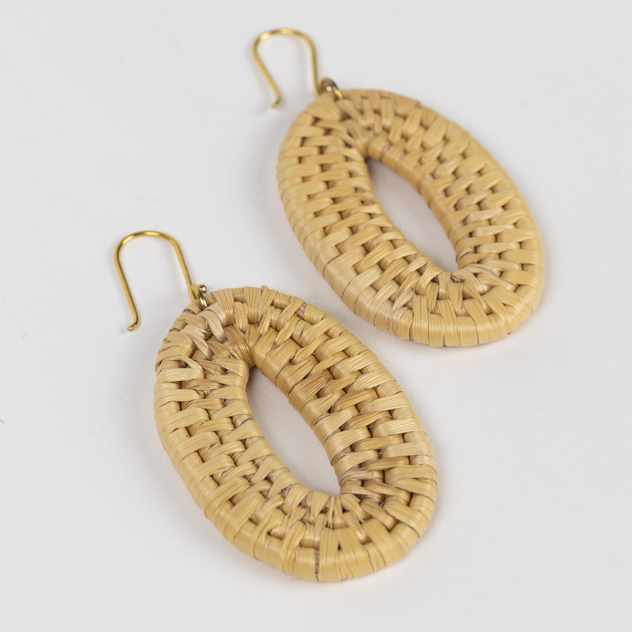 Earrings woven oval br/thatch grass 3.25L lt tan