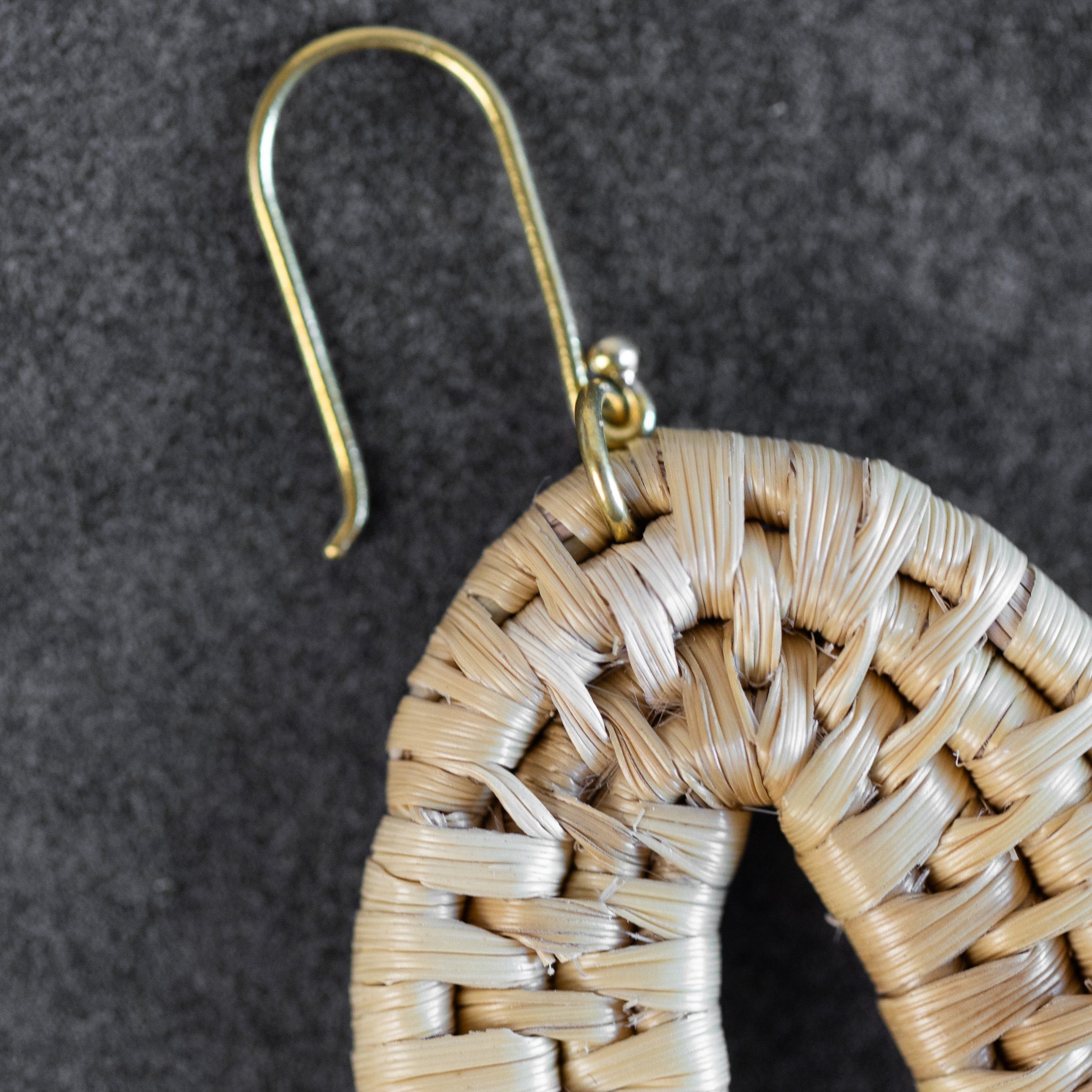 Earrings woven oval br/thatch grass 3.25L lt tan