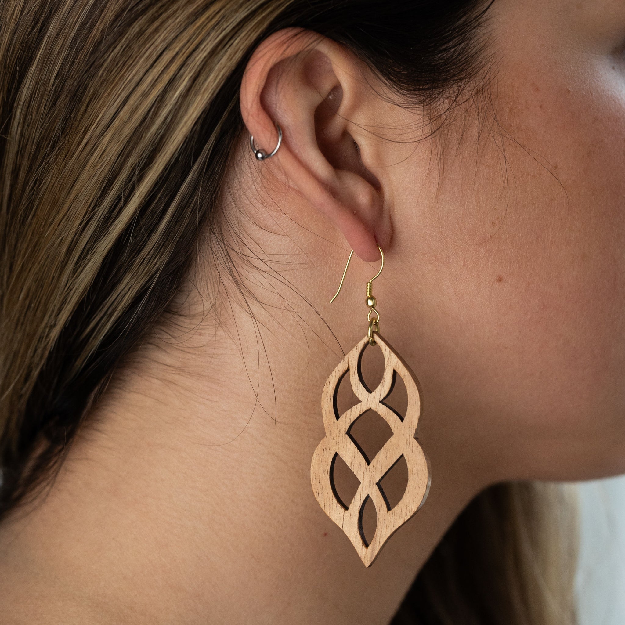 Keltik Knot Filigree Wood Earrings