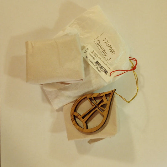 Ornament cross on hill M/3 olive wood 2.5L nat/brn