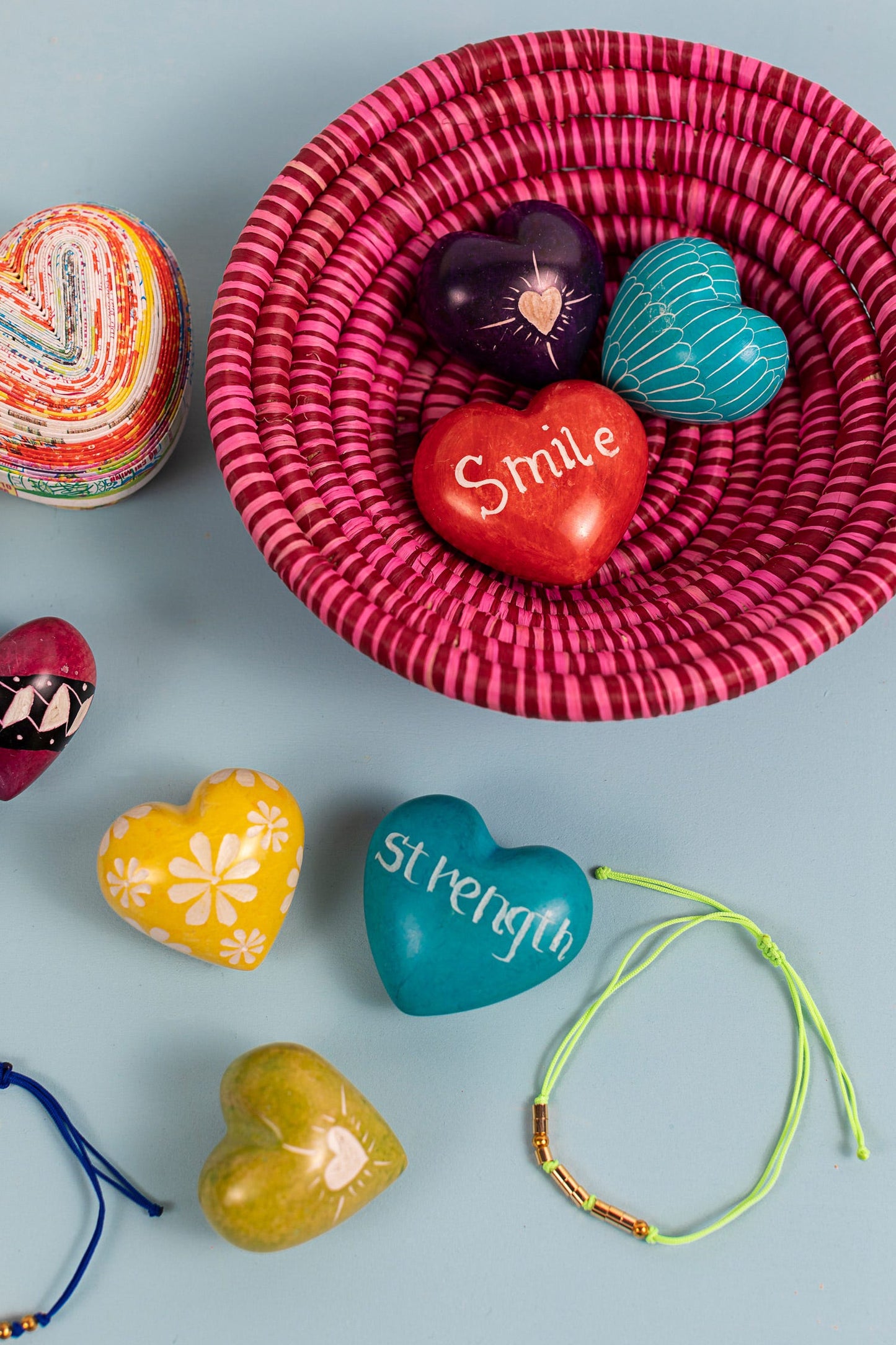 Paperweight SMILE V/3 M/5 kisii red