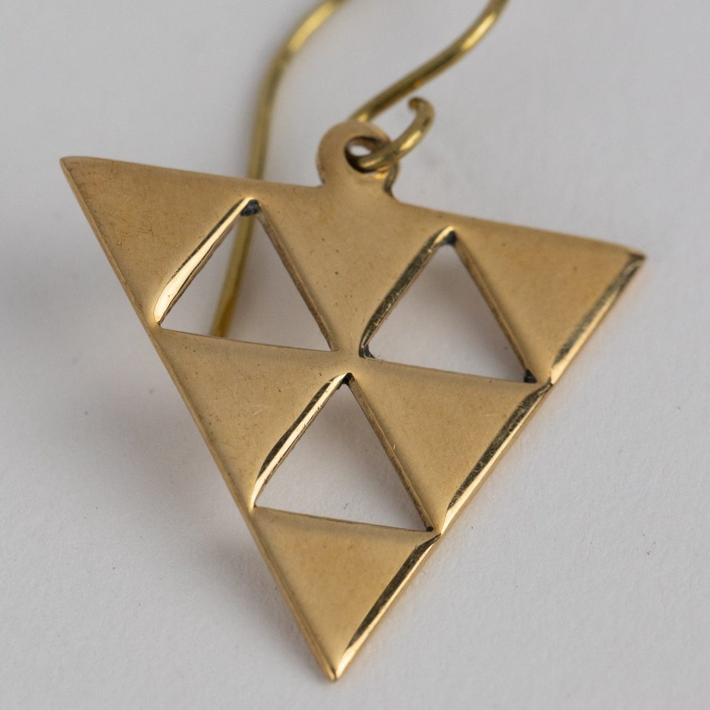 Earrings inverse triangle bombshell 1.3L brass