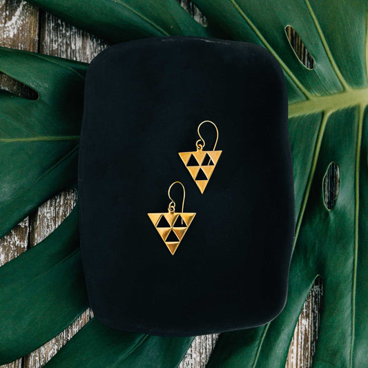 Earrings inverse triangle bombshell 1.3L brass