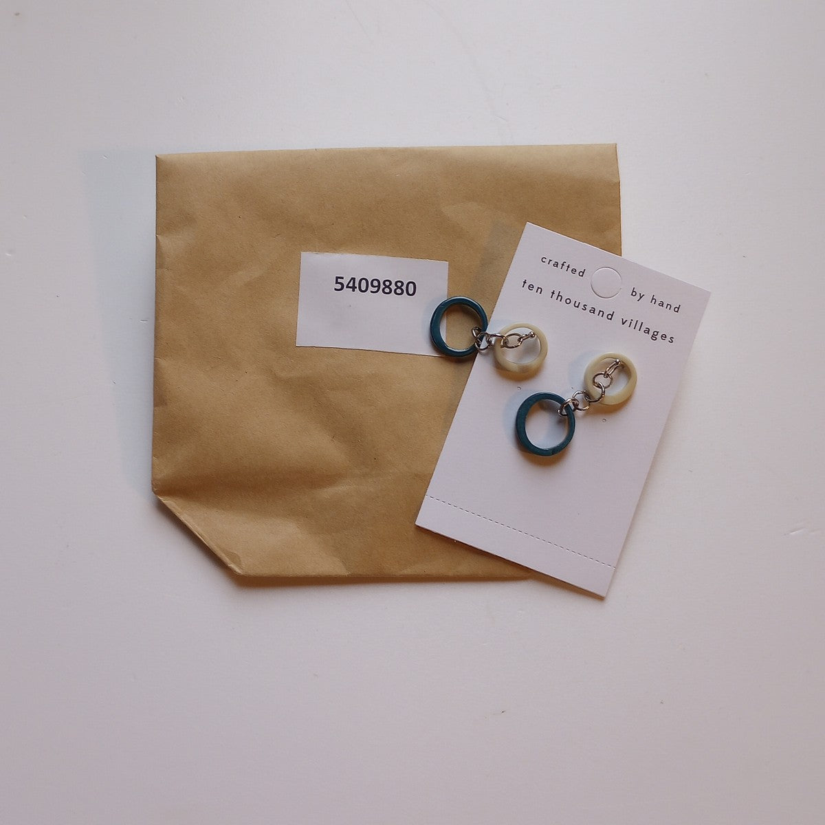 Earrings dangle 2 crcl horn/steel 1.5L blu/crm