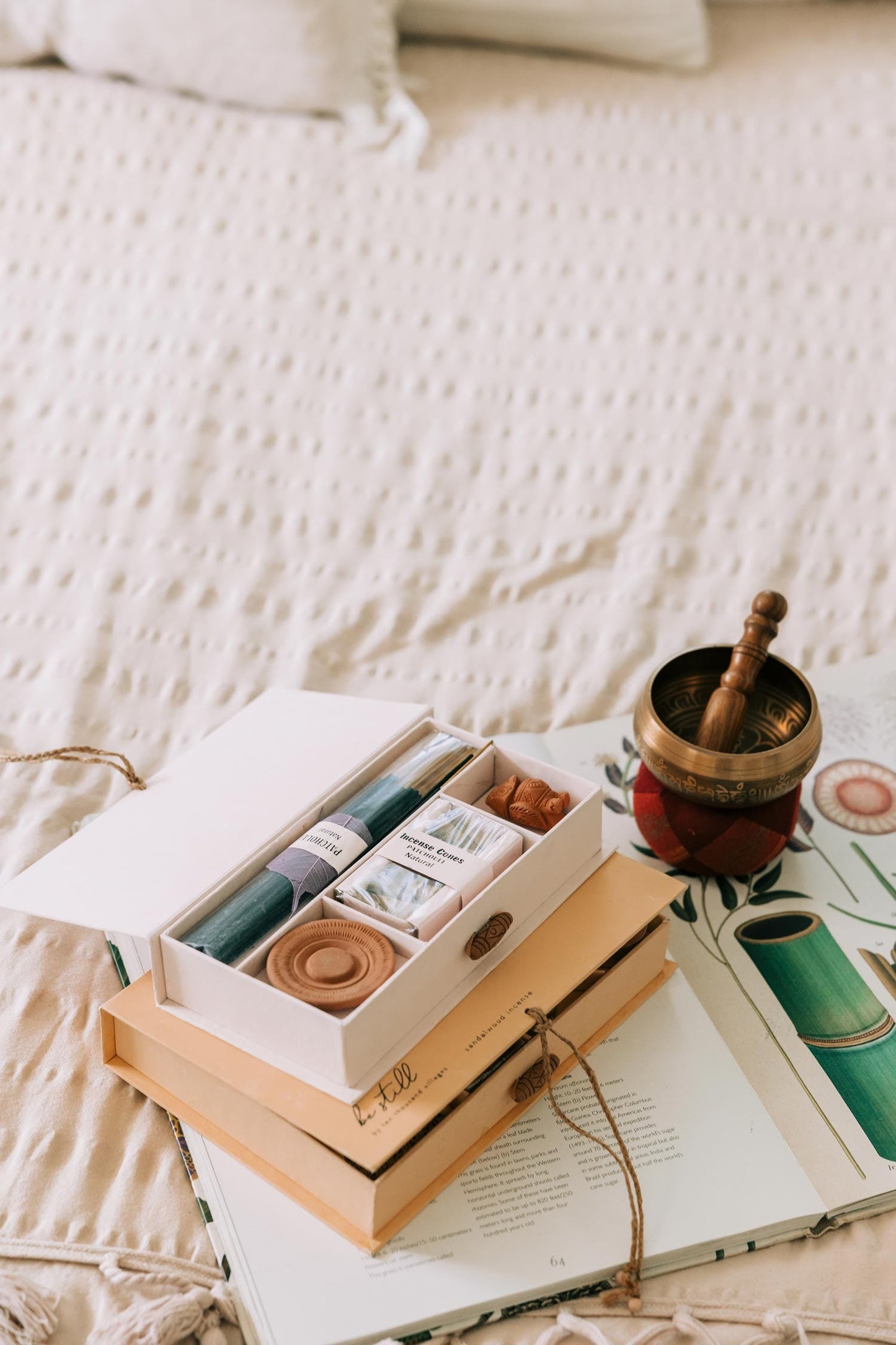 Singing bowl w/pillow/bag mtl/wd/ppr 4Dx2H bronze