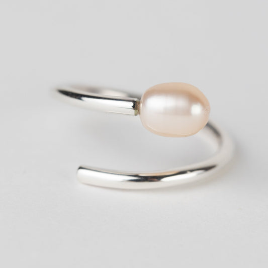 Ring wrap river pearl/strlg .75D adj silver/white