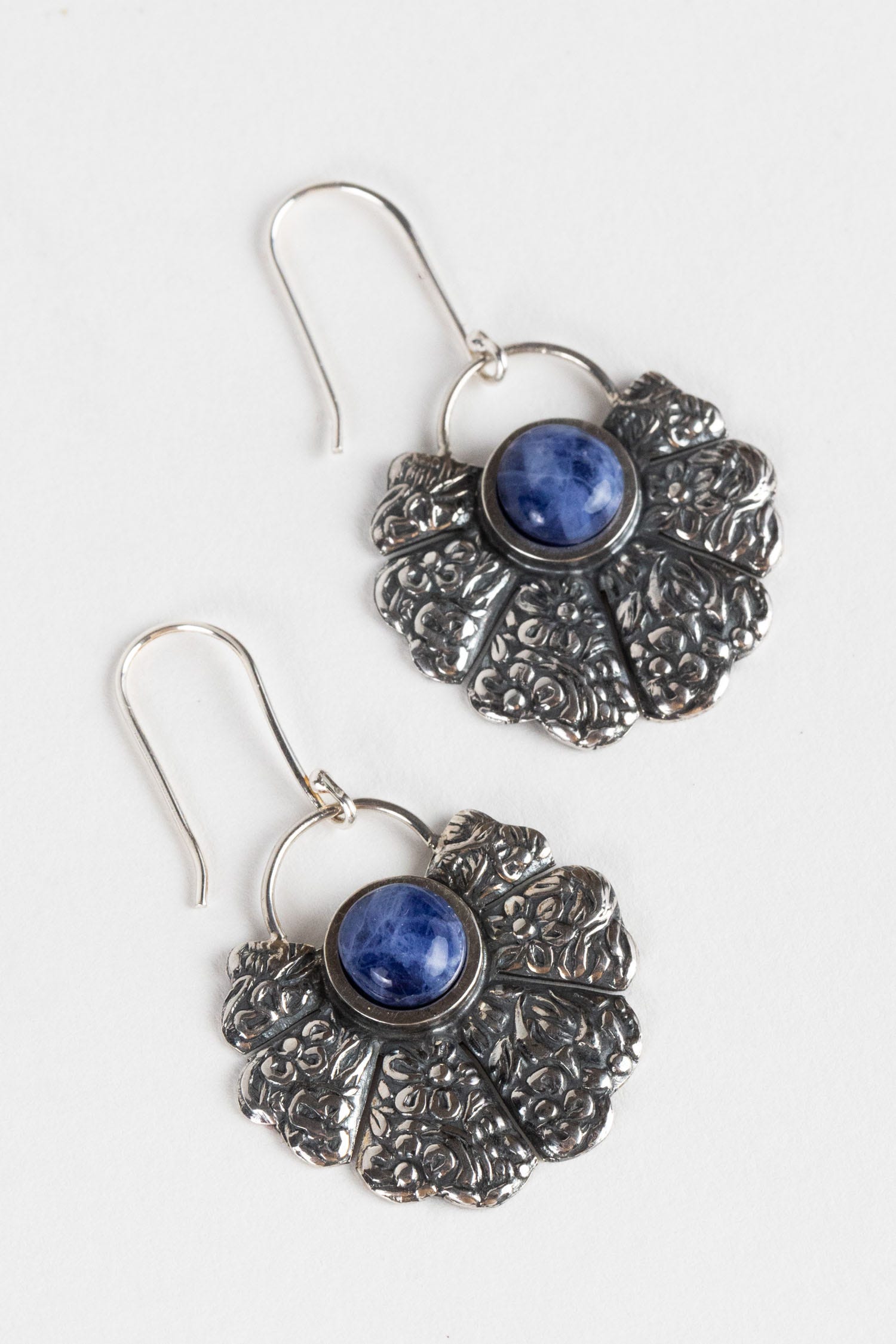 Earrings floral fan sodalite/strlg 1.5L silv/navy