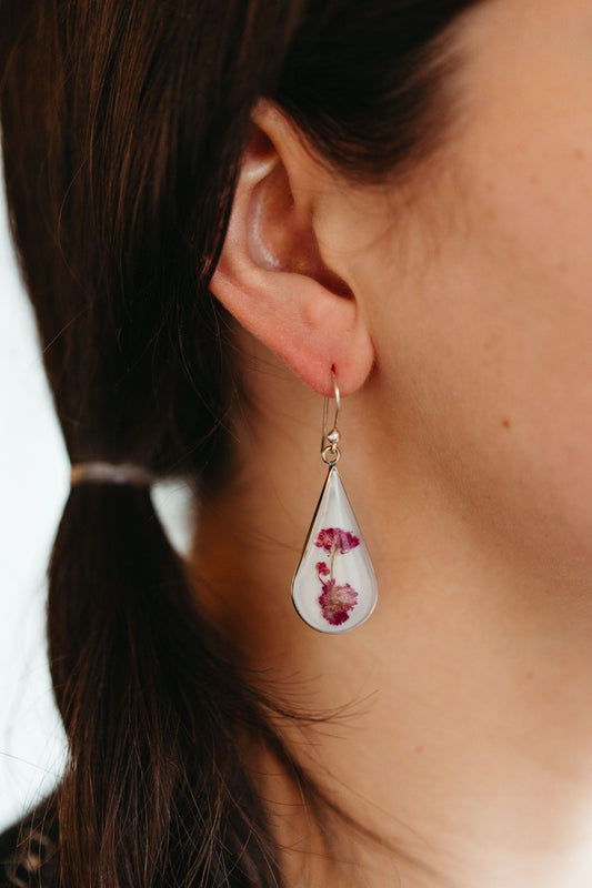 Earrings rain drop dried flower/resin 2L prpl/wht