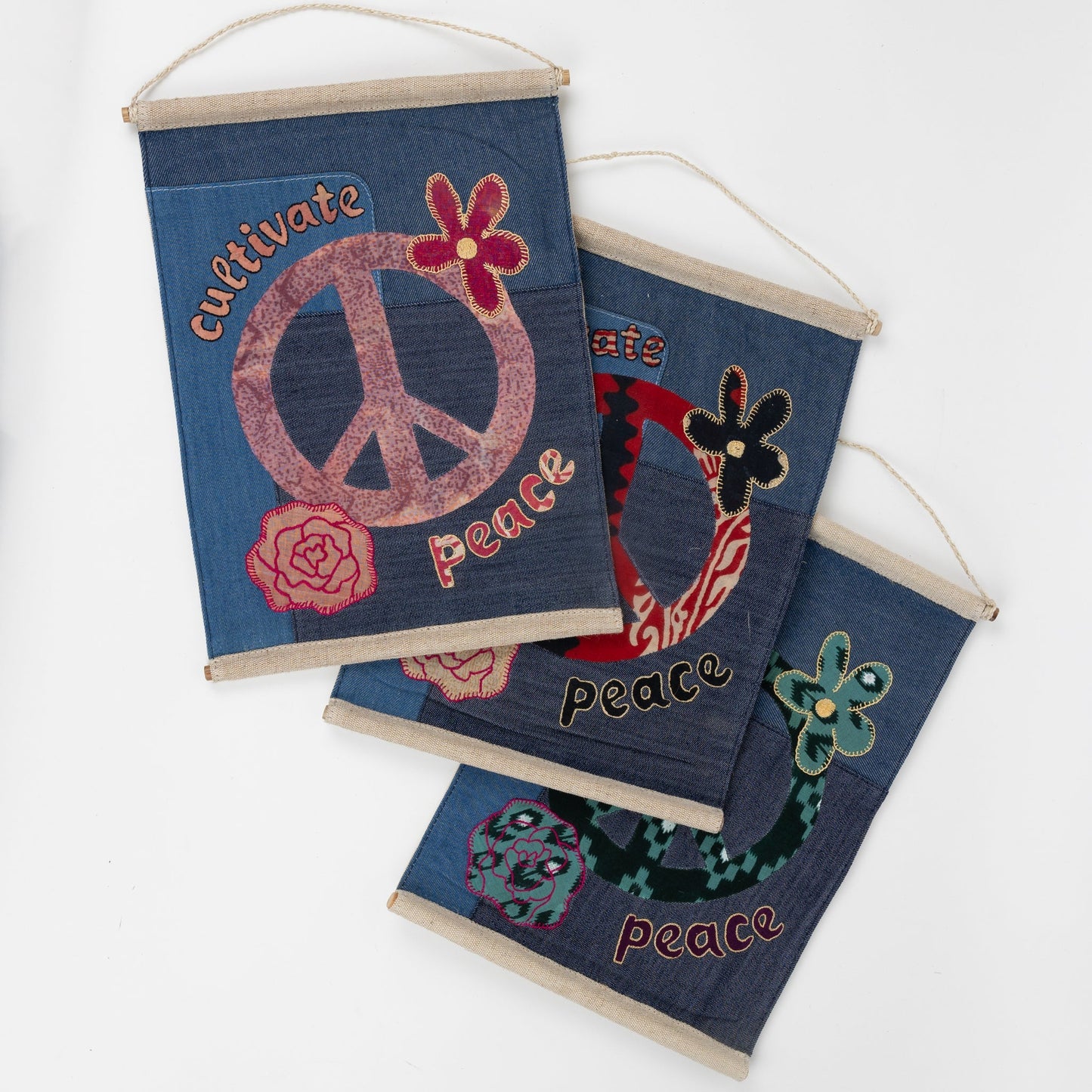 Wall hanging peace sari/denim 10.5Wx14H blu/asst
