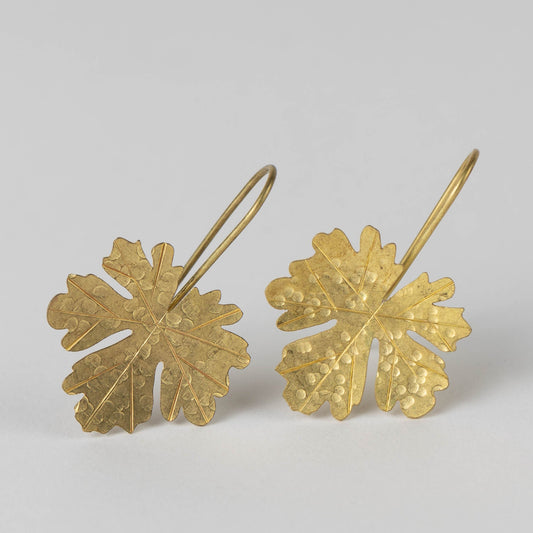 Earrings maple leaf hammered brass/copper 1.5L br