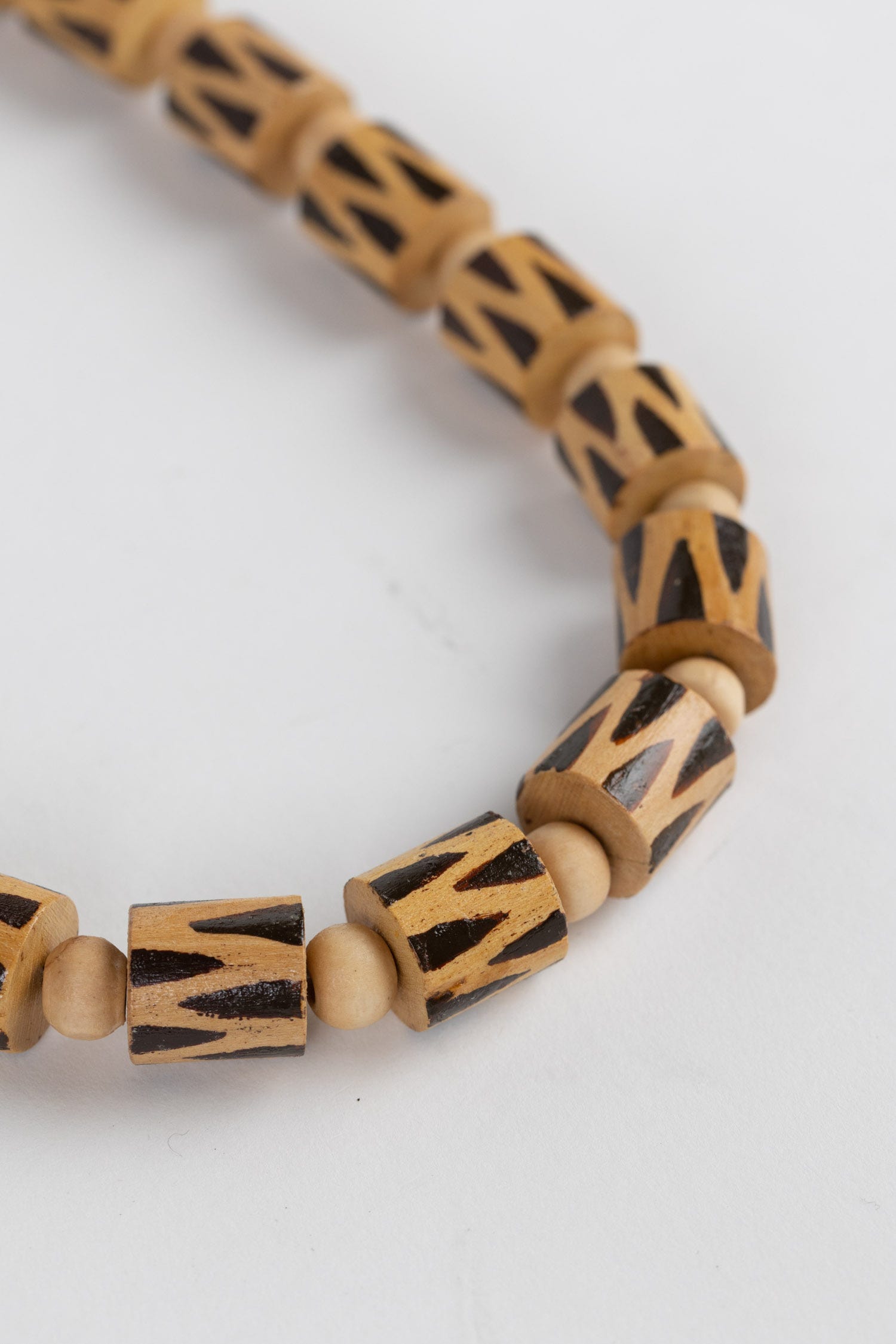 Necklace barrel shapes wood/cord 40L browns