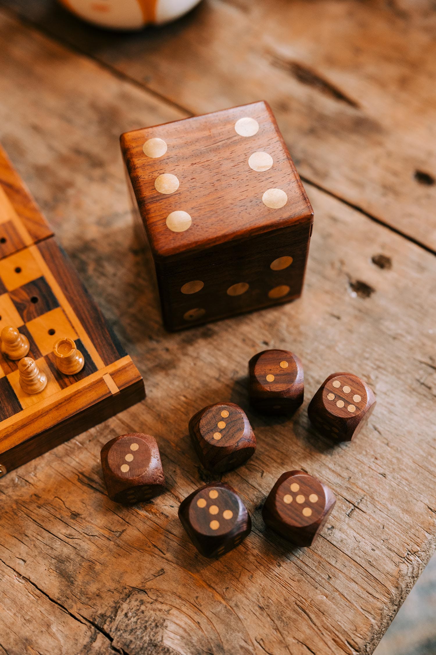 Dice in box set/6 M/3 sheesham wood/brass 2.5sq