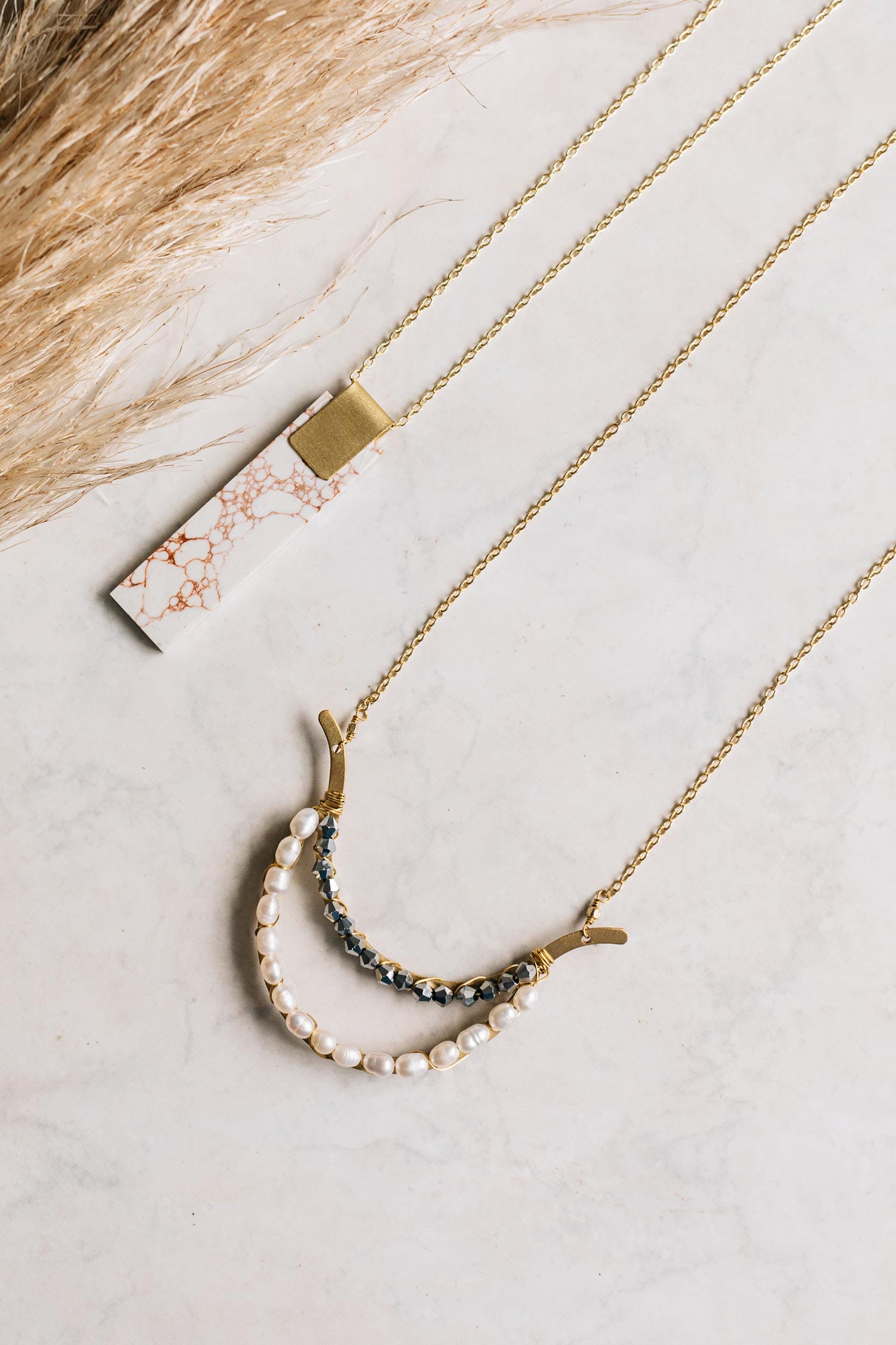 Necklace double U pend pearl/brass 24L gold color