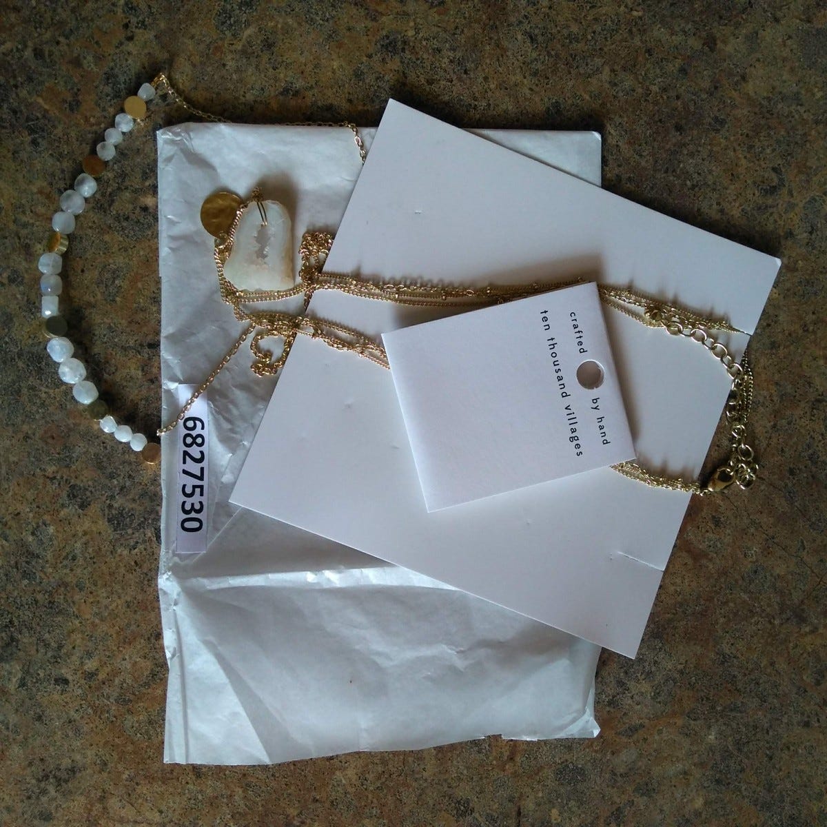 Necklace 3 layers brass/stones 20L gold/white