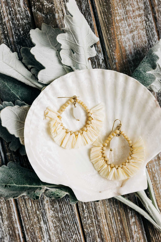 Earrings fringed/beaded crcl raffia/glass 2.5L crm