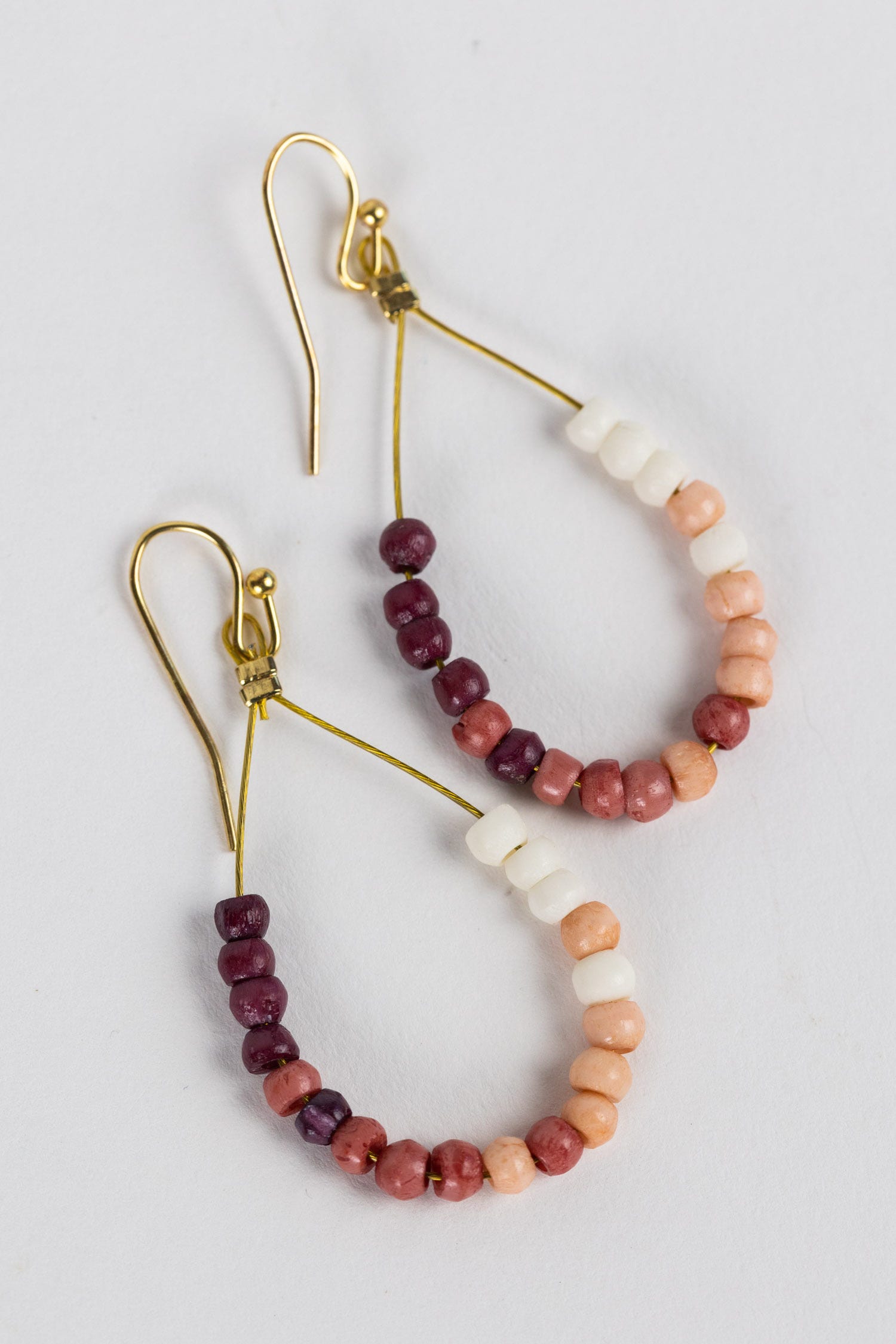 Earrings sm teardrop grounded bone/br 2L browns