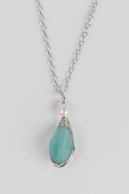 Necklace wrapped pend glass/pearl 17L aqua/silv