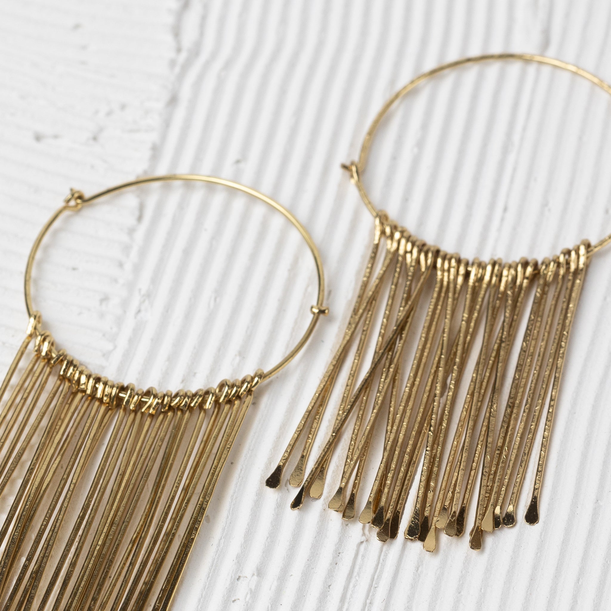 Earrings hoop w/fringe bars iron 3.75L brass