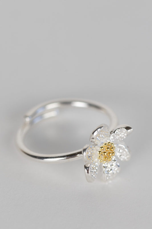 Ring flower w/6 petals .5D brass .75D silver