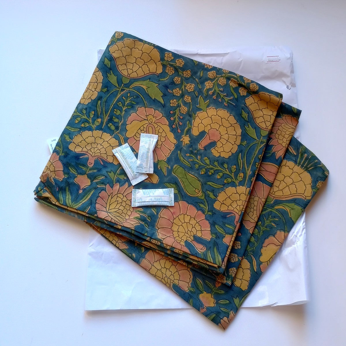 Napkin large floral M/4 cttn 20sq dk teal/yel/grn