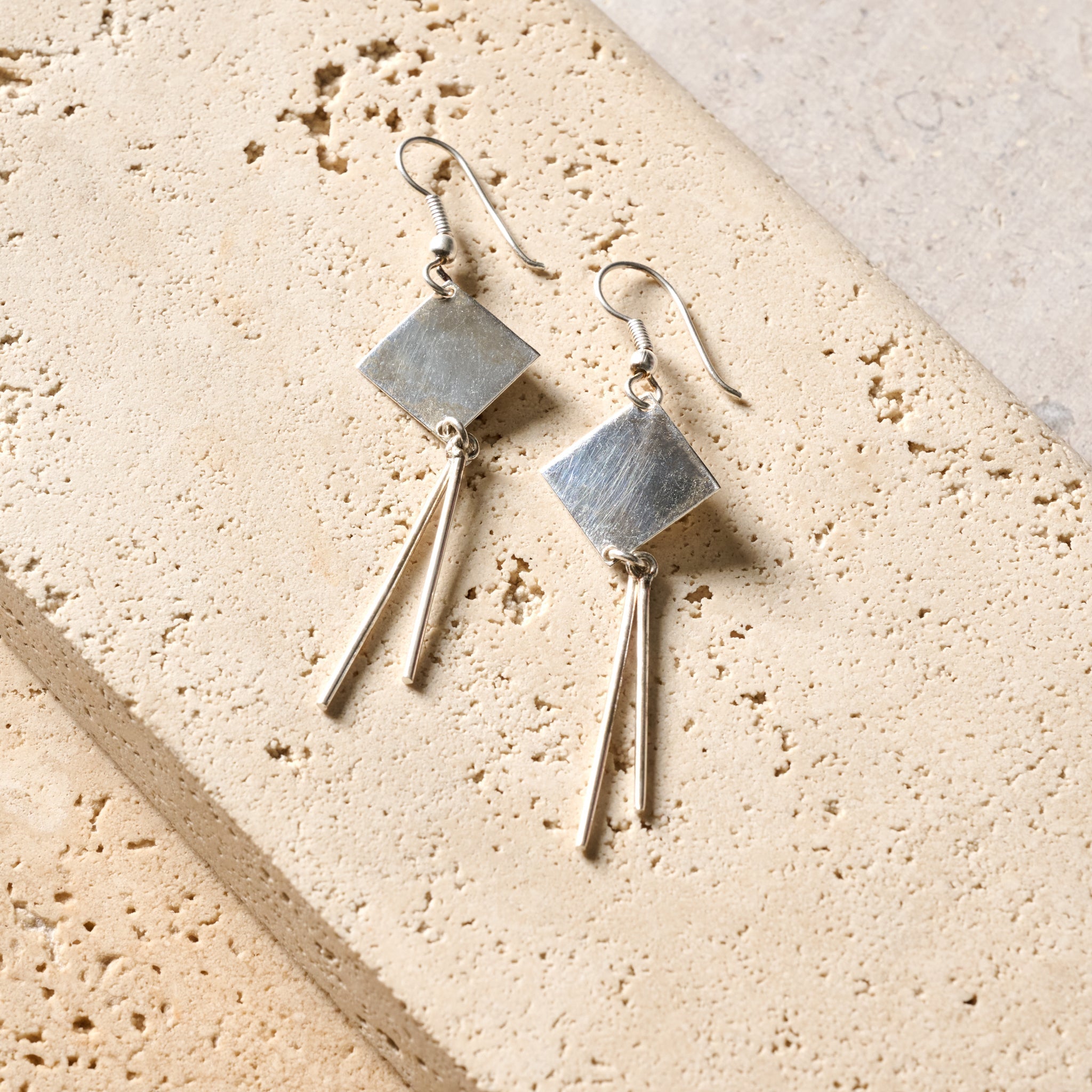 Earrings small sq w/spokes br/silv pltd 3L silv