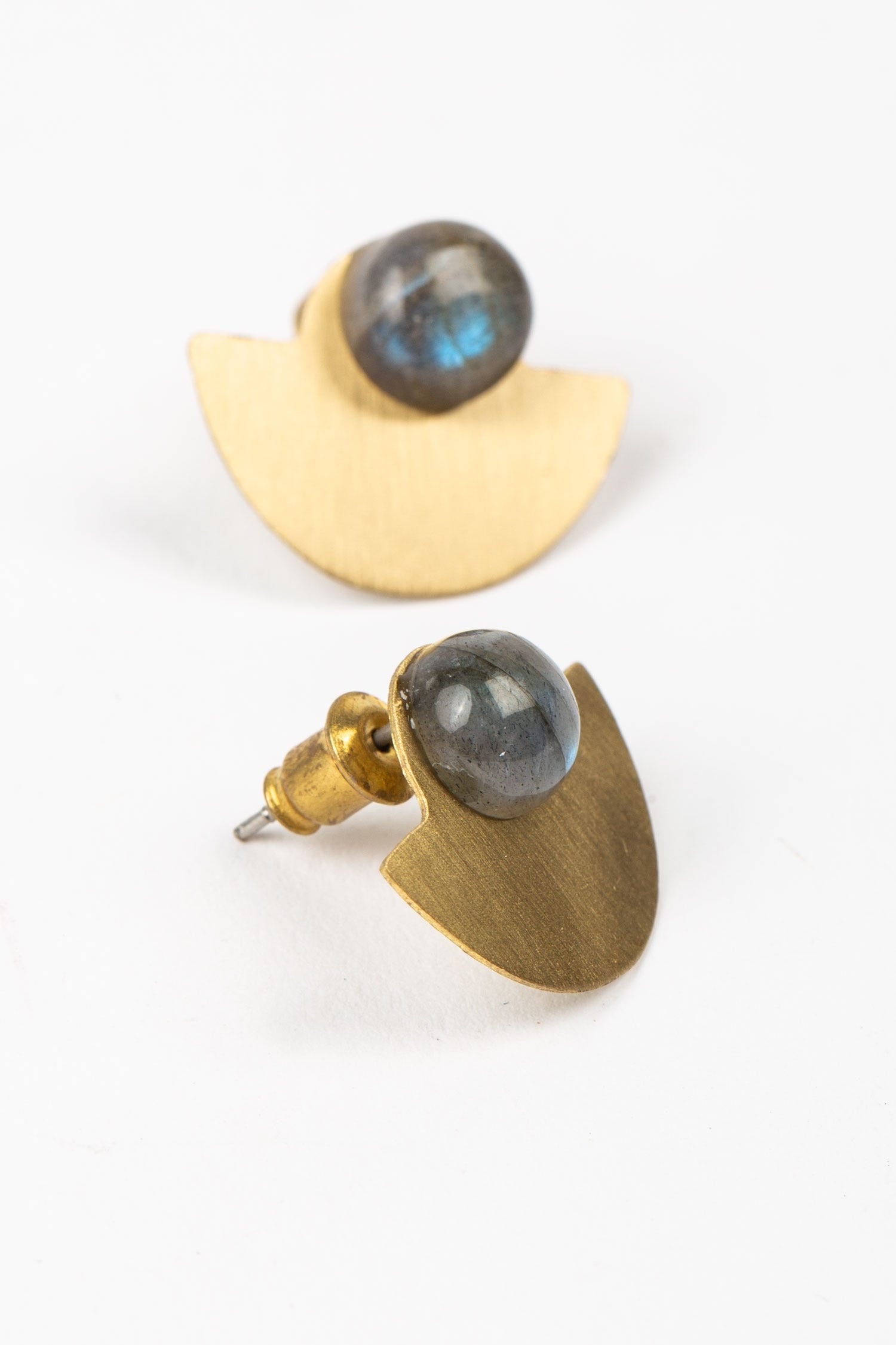 Earrings post half moon labradorite .75D br/gray