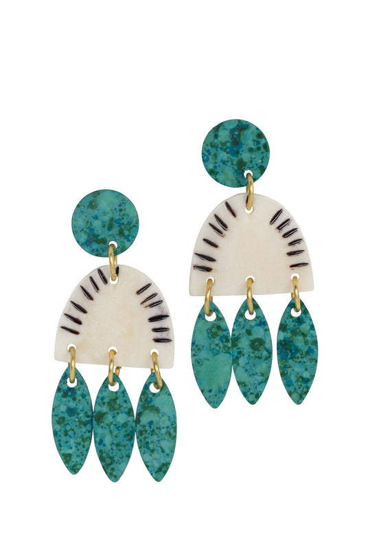 Earrings post rain drops patina/bone 2L teal/wht