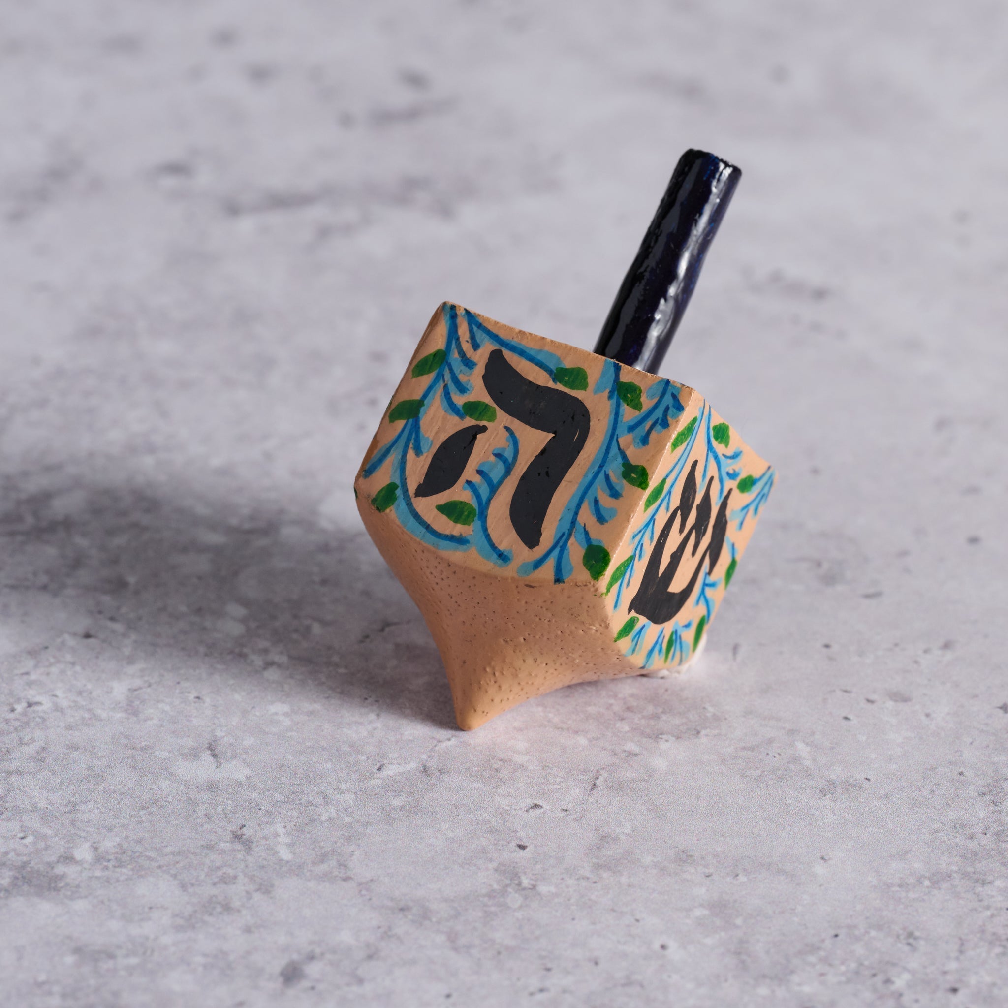 Dreidel vines M/2 pntd budloo wd 1sqx2.5H tan/blue