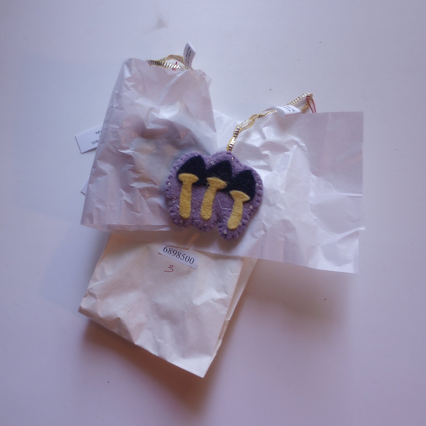 Ornament mushrooms M/3 wool felt 3Wx2 prpl/blu