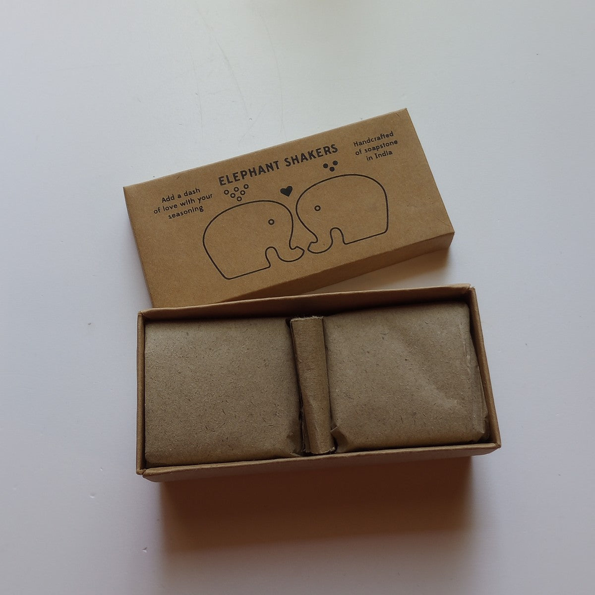 Salt & pepper shakers elephant stn 2.5Lx2.25H gray