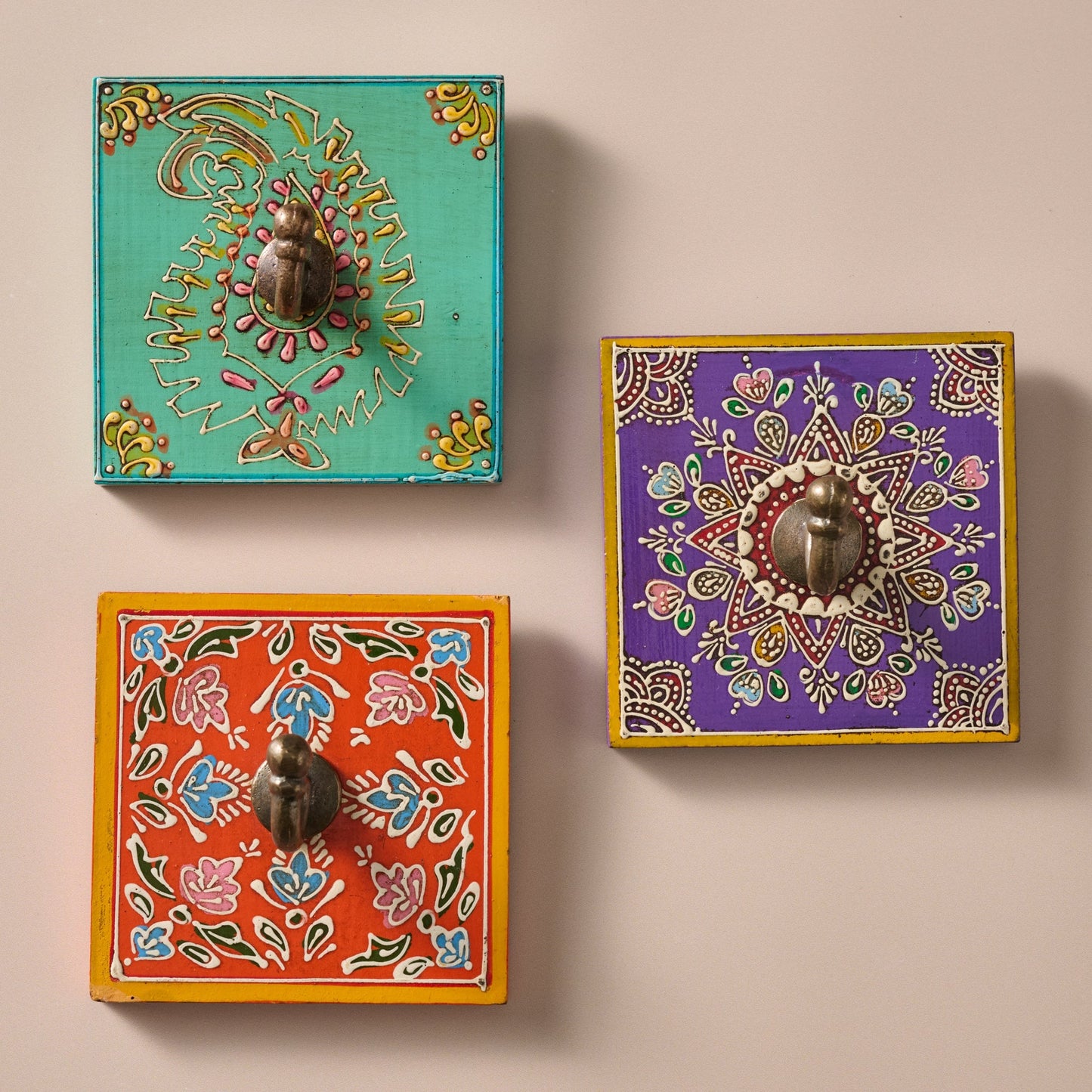 Wall hook sq medalln pntd MDF/iron 4sq prpl/multi