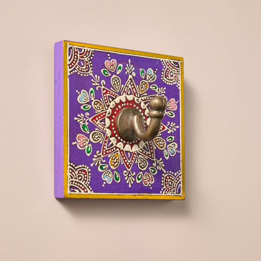 Wall hook sq medalln pntd MDF/iron 4sq prpl/multi