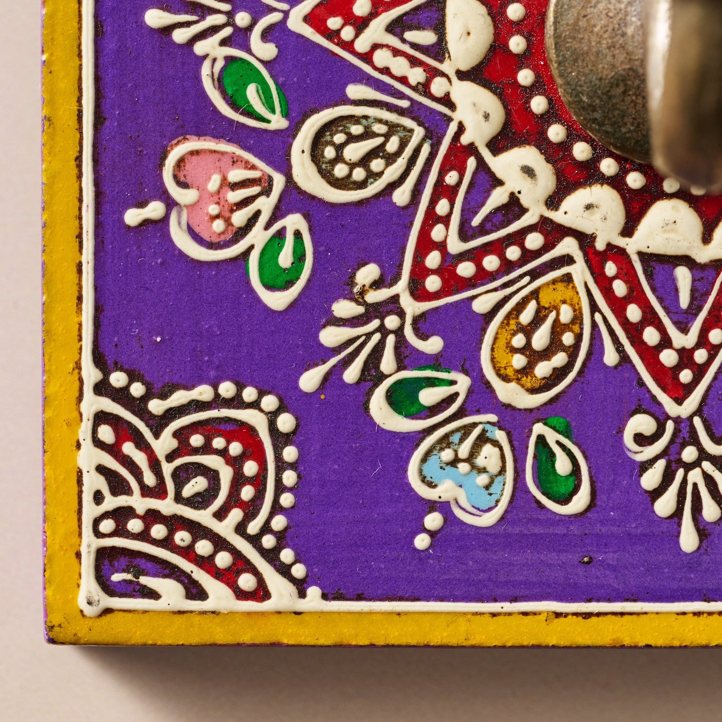 Wall hook sq medalln pntd MDF/iron 4sq prpl/multi