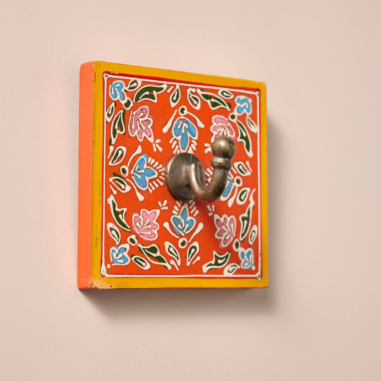 Wall hook sq floral pntd MDF/iron 4sq orng/multi