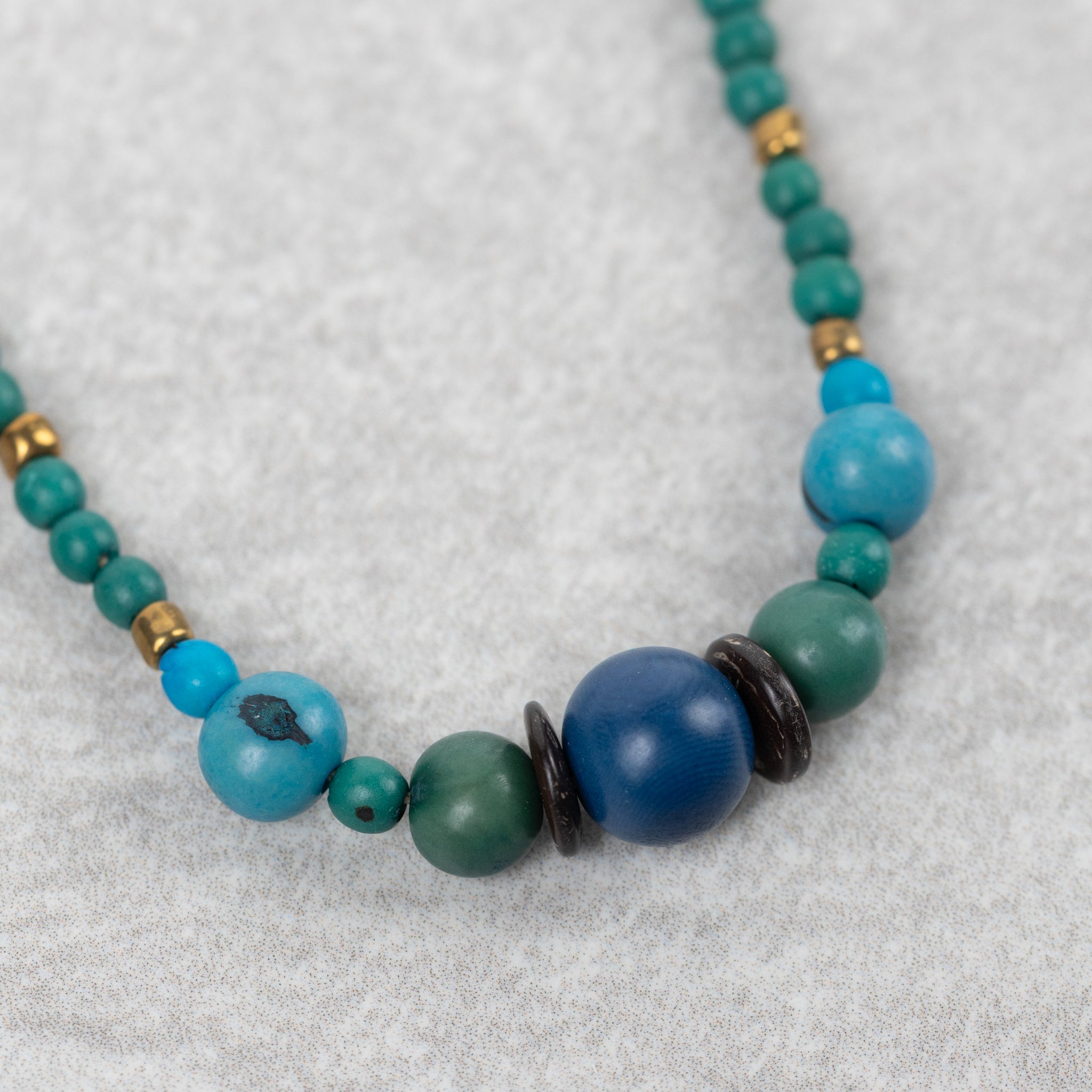 Necklace beaded cttn/acai/tagua 33L grn/blu