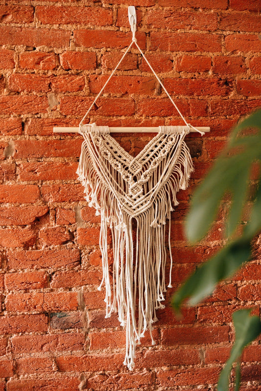 Wall hanging macrame cord/wood 18Wx27 cream