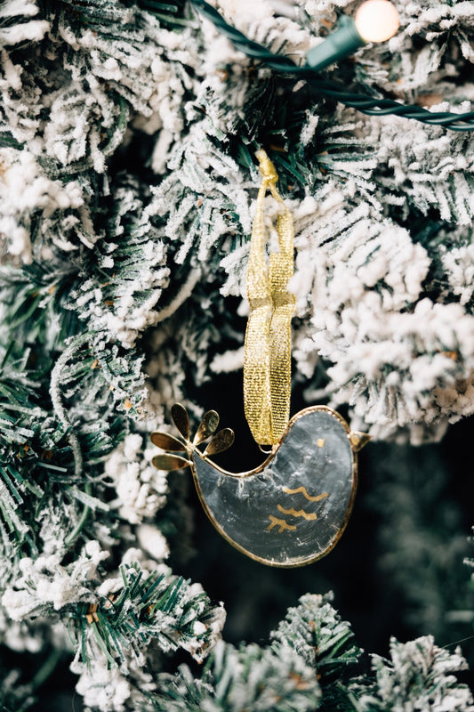 Ornament dove M/3 capiz/metal 2.25H cream/gold