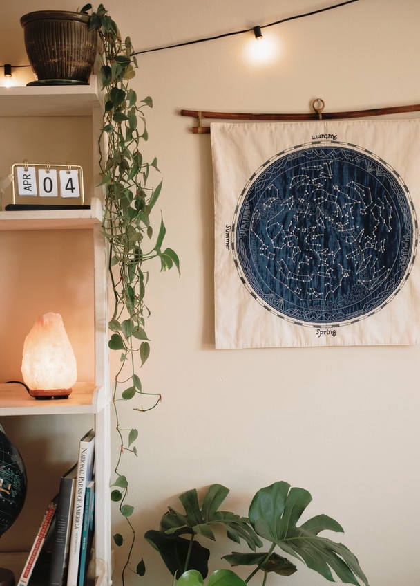 Wall hanging stars emb cotton/beads 22sq navy