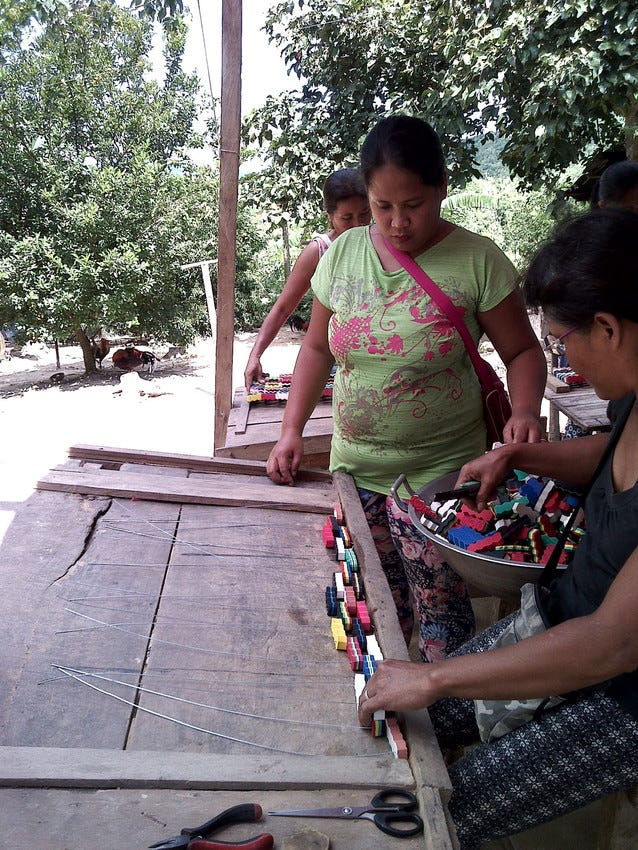 Mat flexible upcycled flip-flops 30x20 black/multi