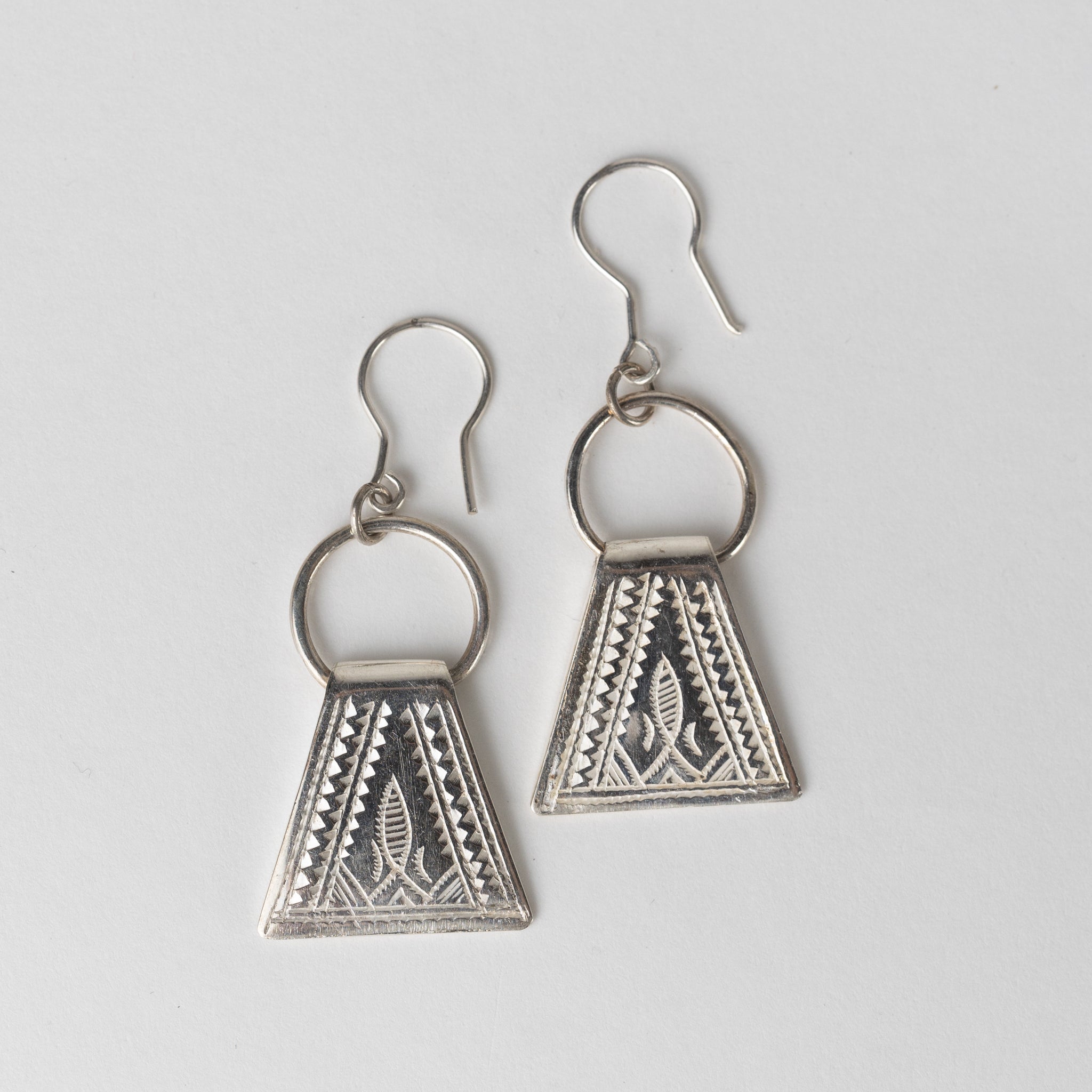 Earrings trapezoid etched Tuareg/strlg 2L silver