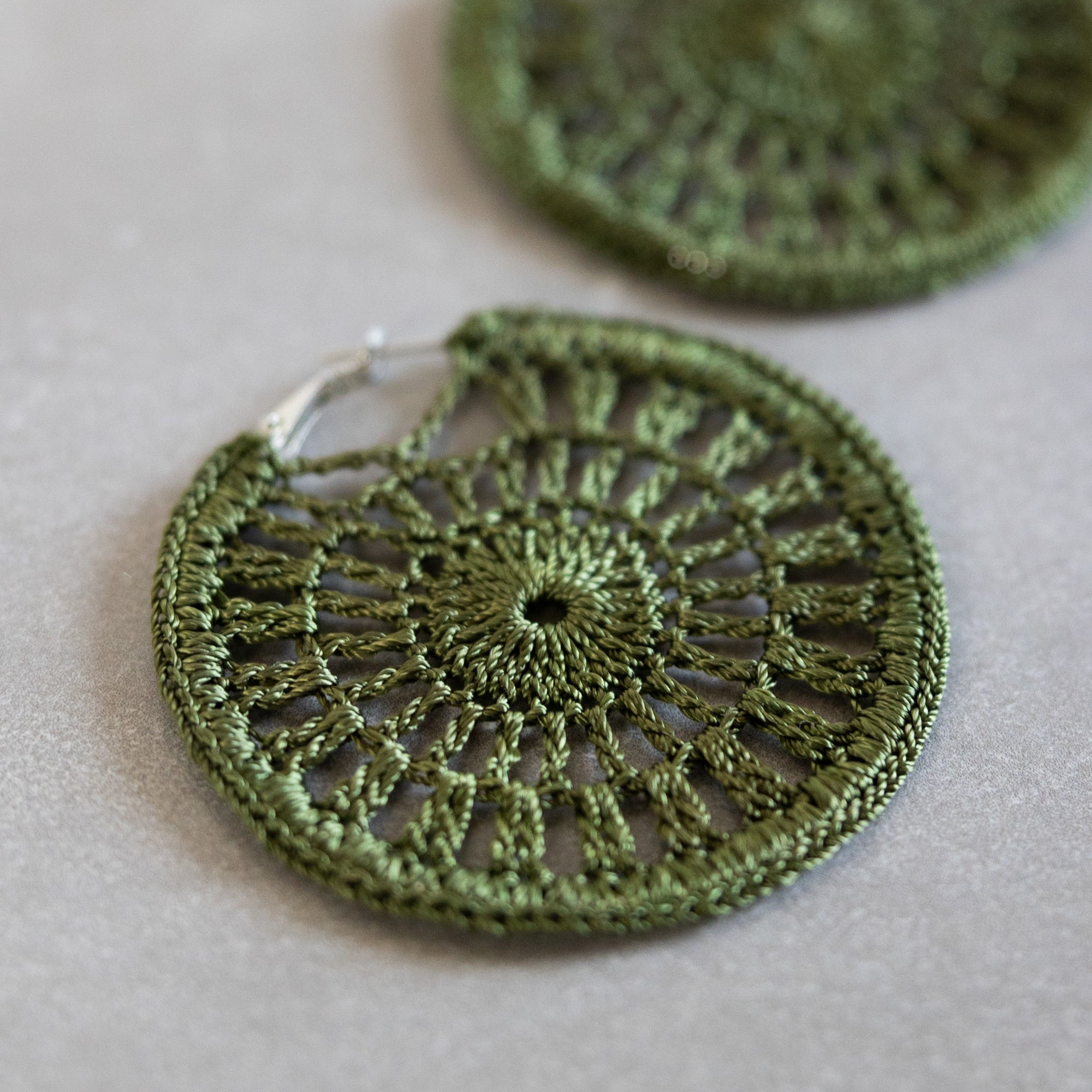 Earrings hoop crochet silk thread/iron 2.5D green