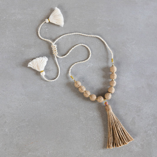 Necklace beaded tassle jute/cttn 30L nat/crm