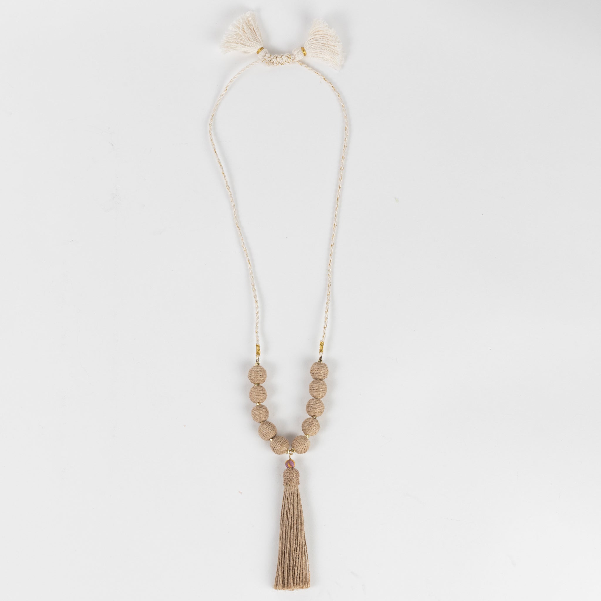 Necklace beaded tassle jute/cttn 30L nat/crm