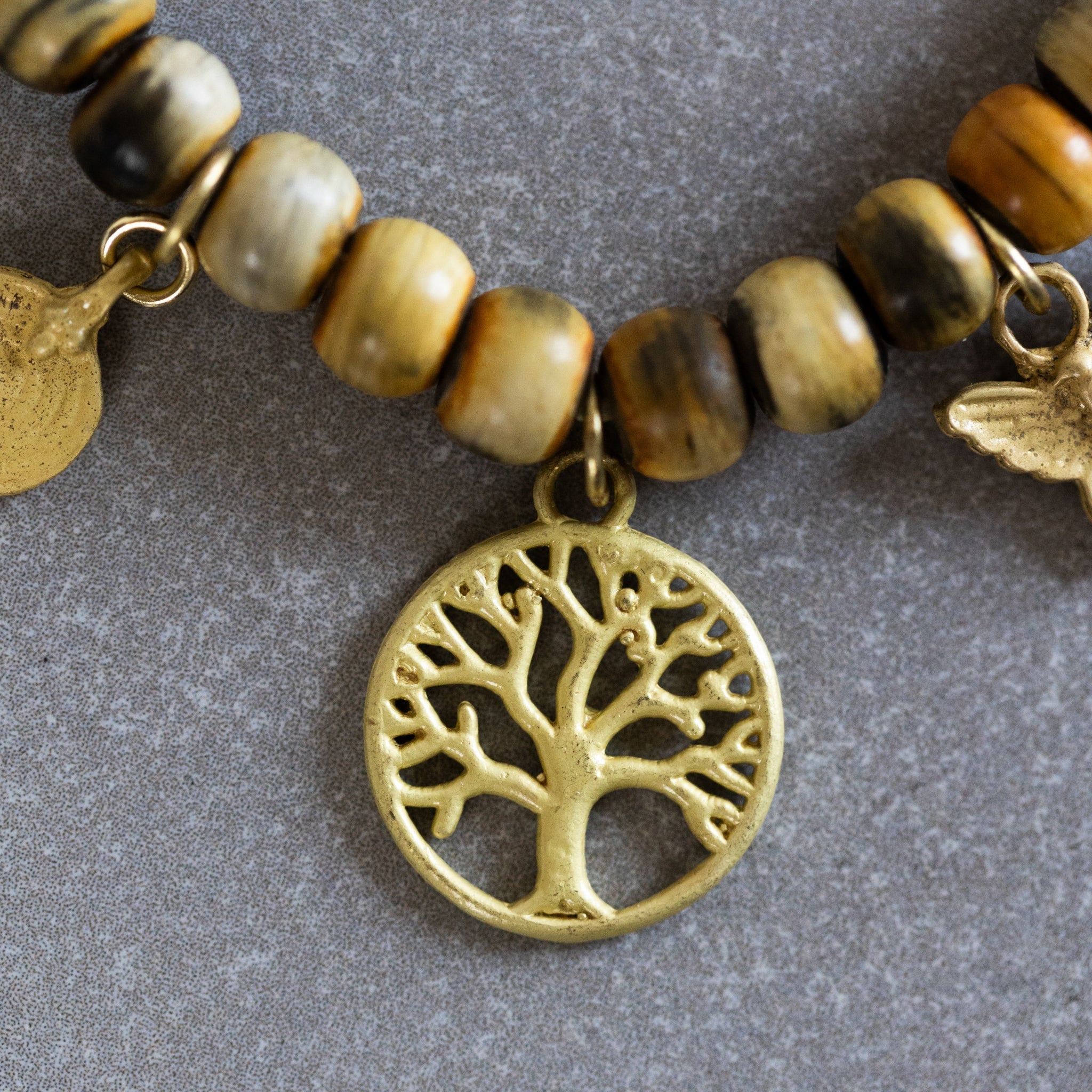 Bracelet beaded charm horn/lthr/brass adj nat/br
