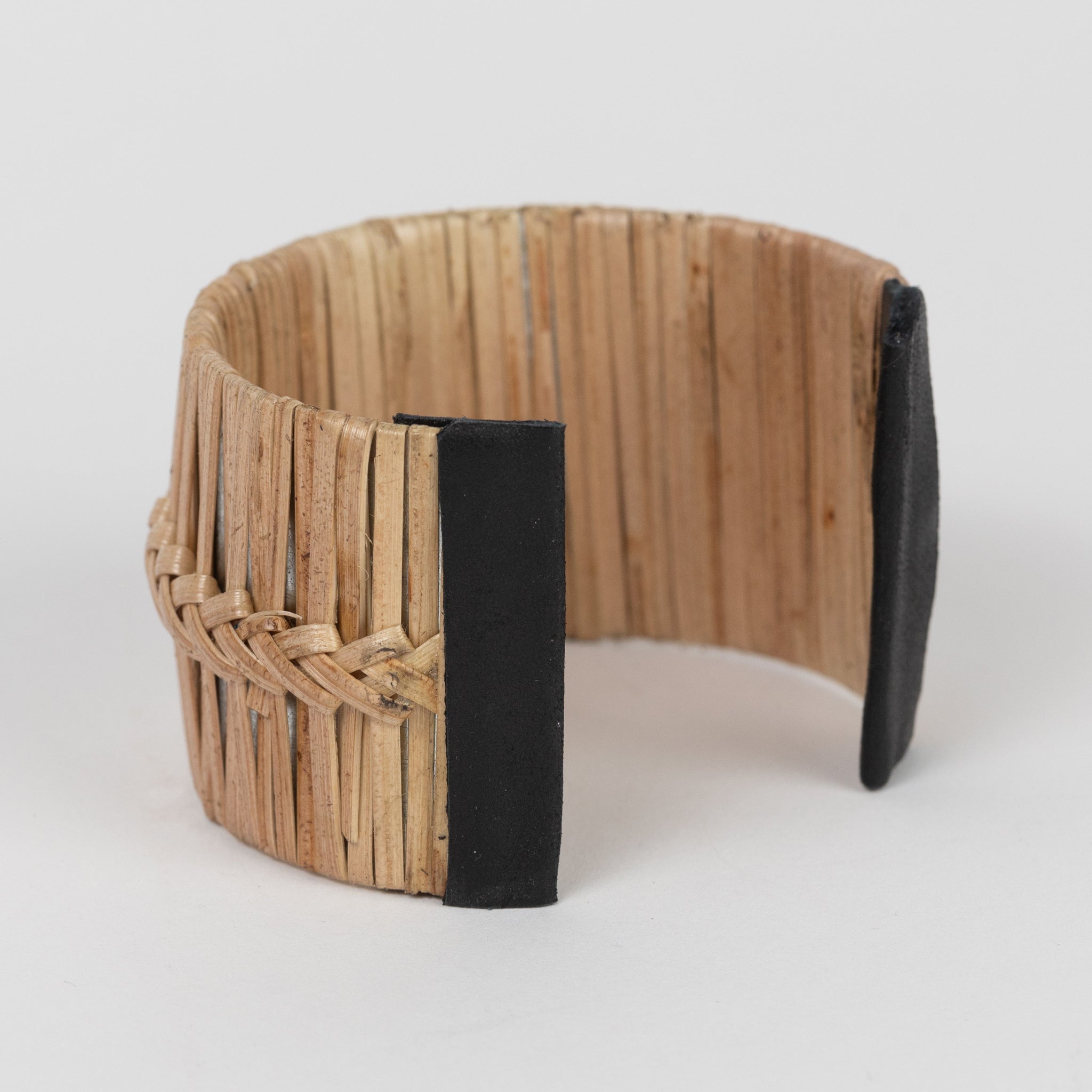 Bracelet cuff braided bb cane/brss 2W adj tan/blk