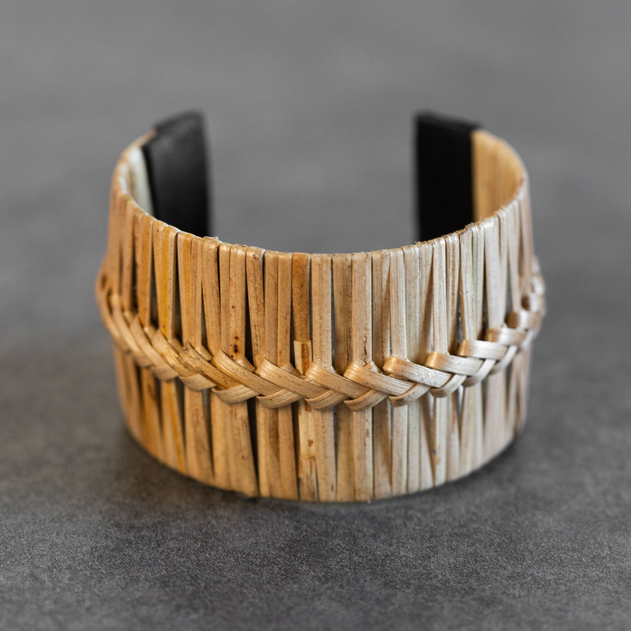 Bracelet cuff braided bb cane/brss 2W adj tan/blk
