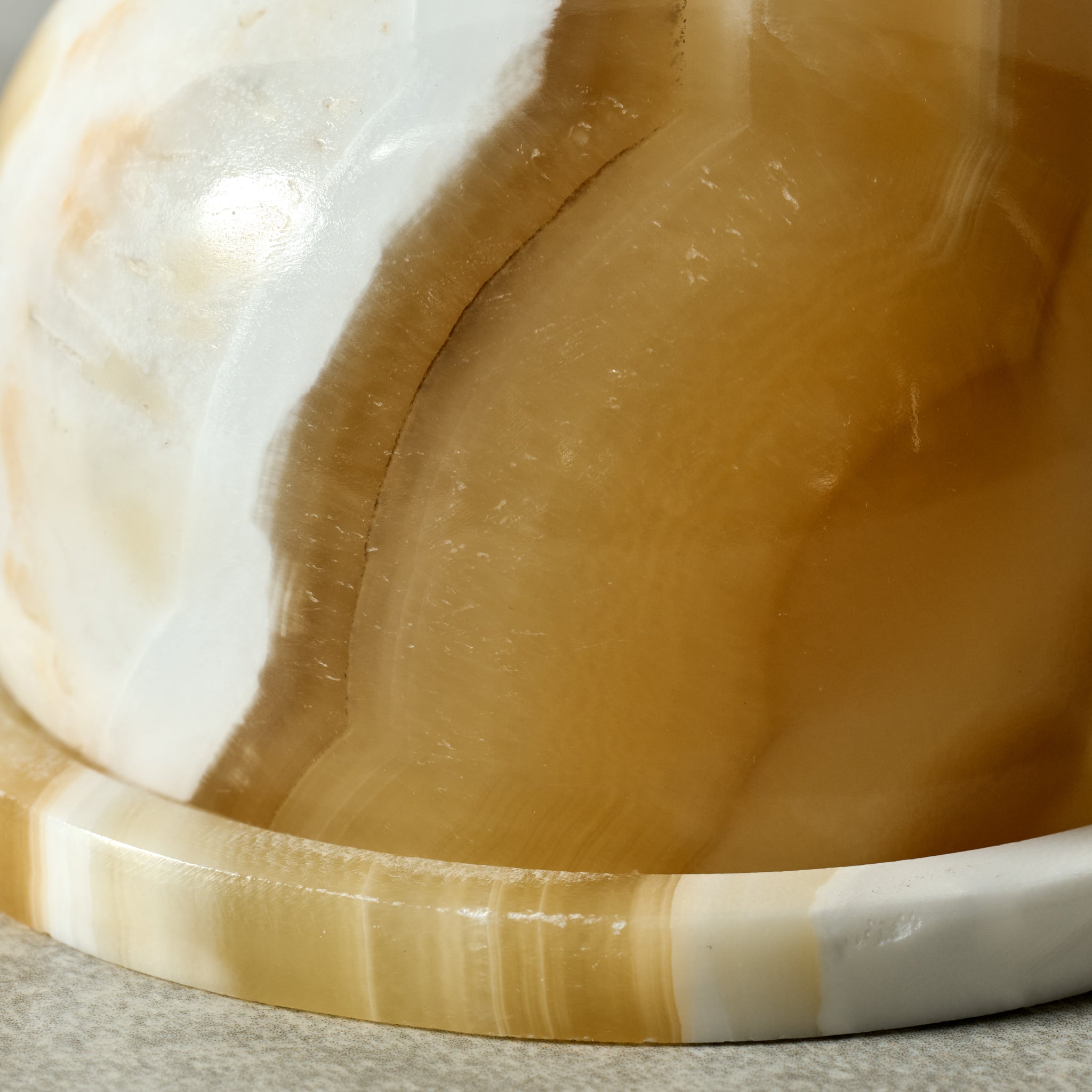 Candleholder tealight dome alabaster 5.5D crm/yel