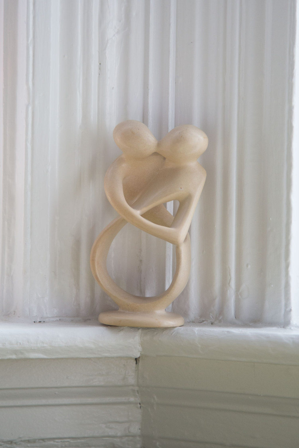 Statue kisii kissing couple st 6H nat