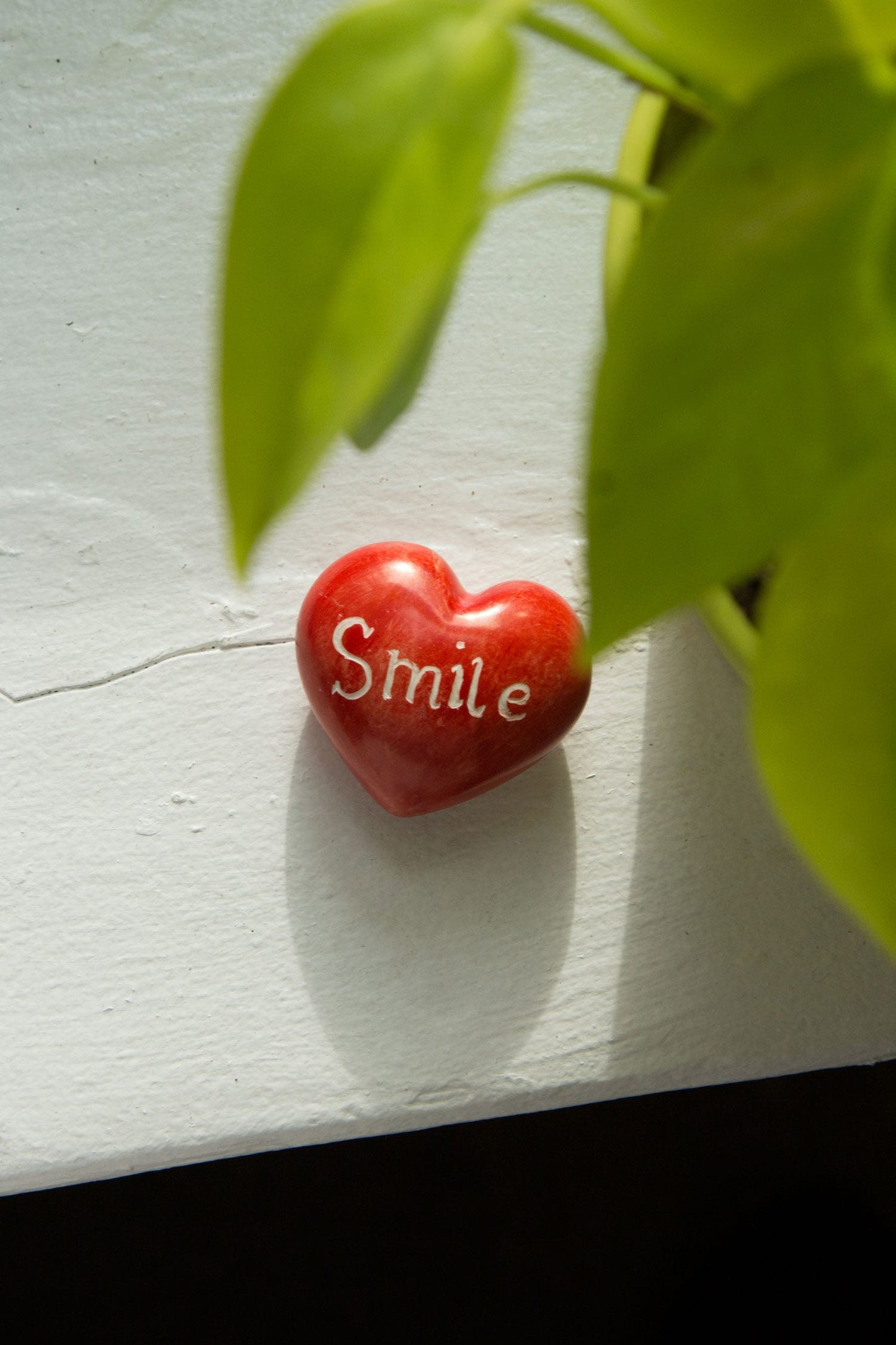 Paperweight SMILE V/3 M/5 kisii red
